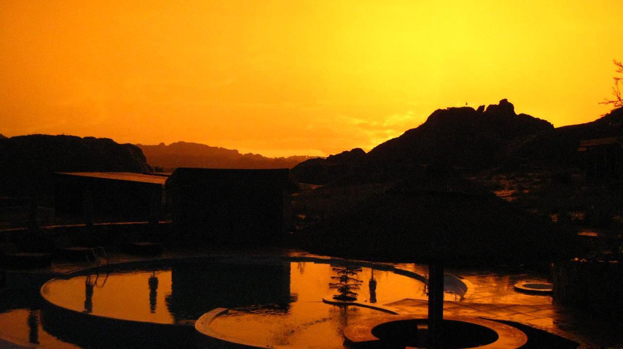 Isalo Rock Lodge Ranohira Esterno foto